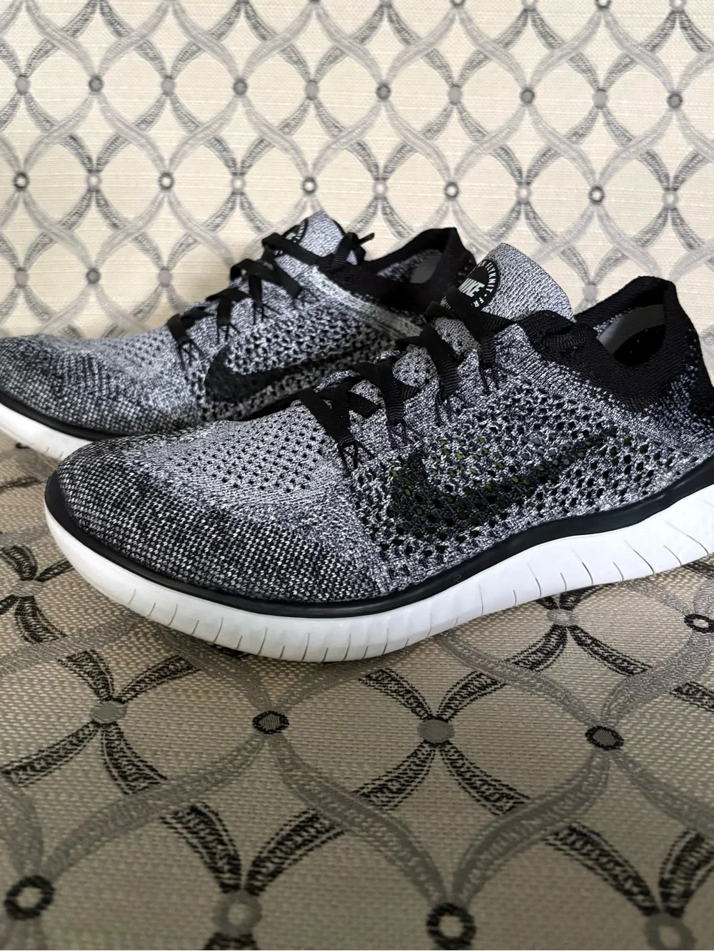 Mens 8 Nike Free RN Flyknit White Black Oreo Running Shoes Sneakers 942838-101